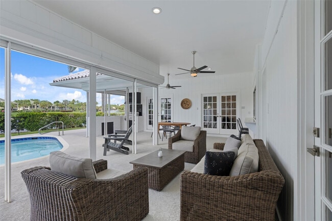 Building Photo - 9010 Gardens Glen Cir