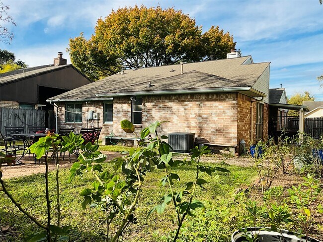 Building Photo - 11827 Moss Branch Rd