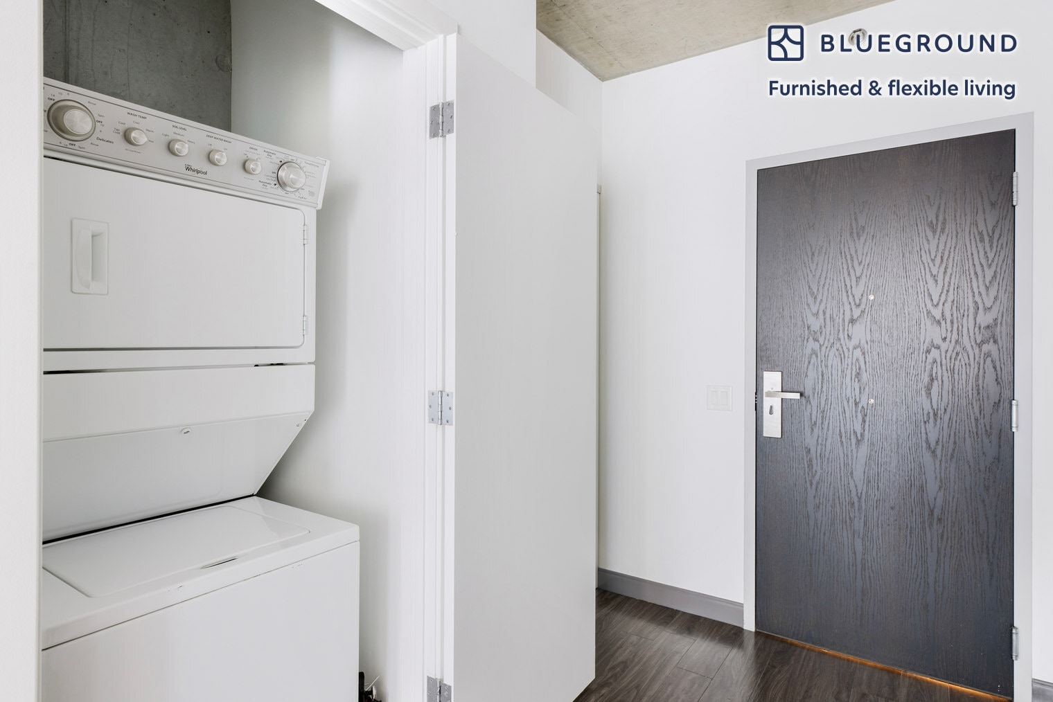 Building Photo - 215 W Lake St