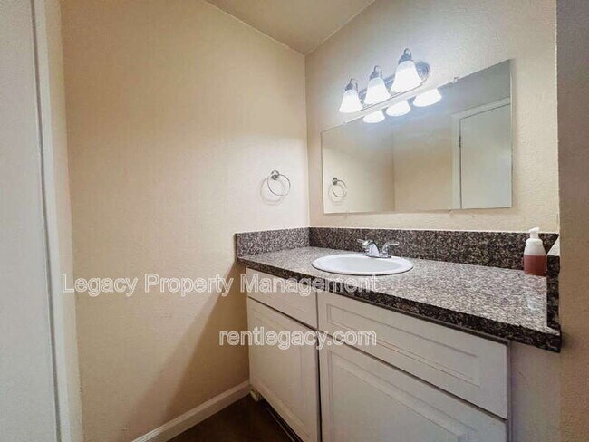 Building Photo - 6841 Castleberry Cir