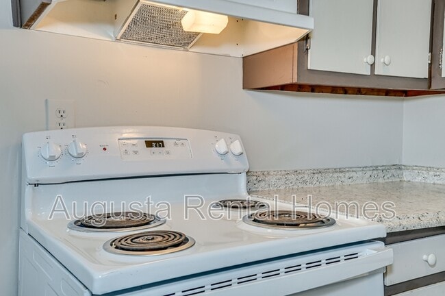 Building Photo - 107 4th St