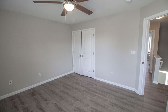 Building Photo - 1401-1403-1403 Bodie Dr