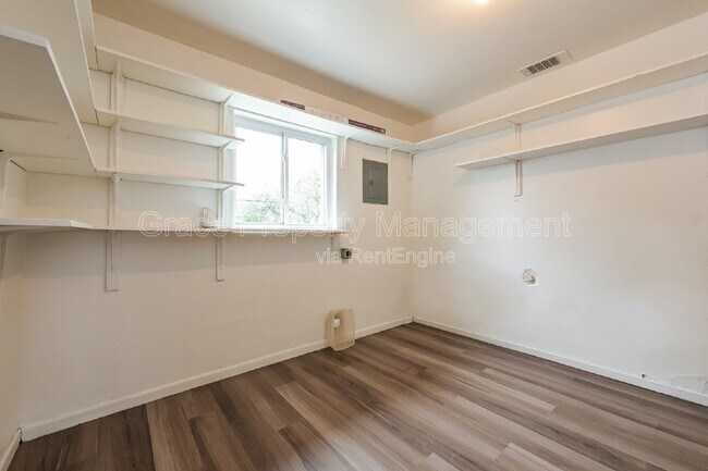 Building Photo - 9301 Ellen Ct
