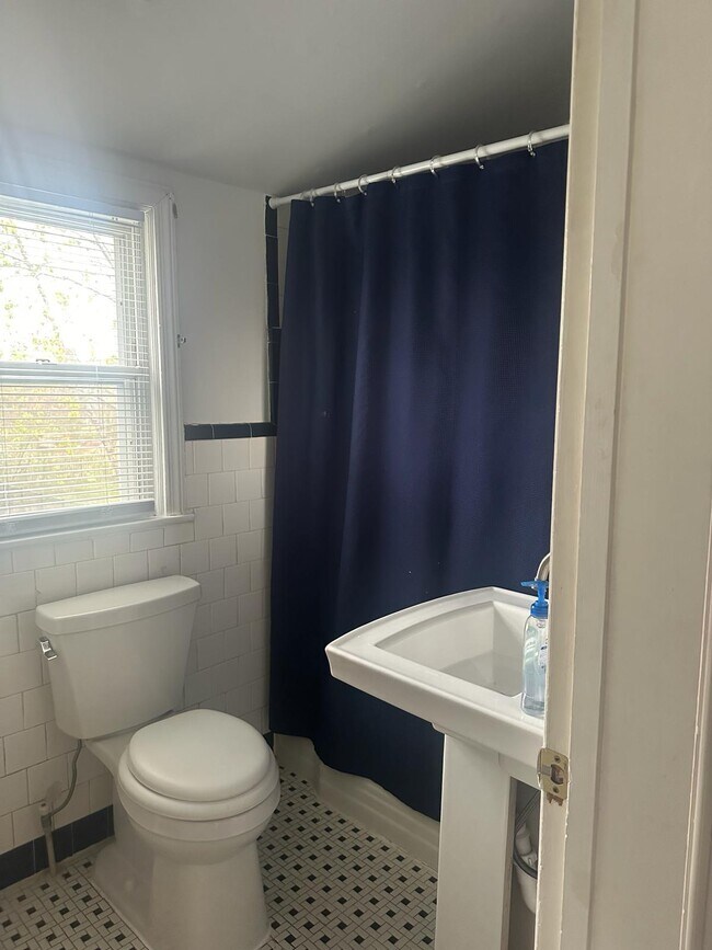 Building Photo - 4915 Tecumseh St