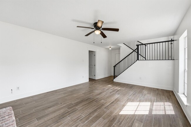 Building Photo - 3211 Park Garden Dr
