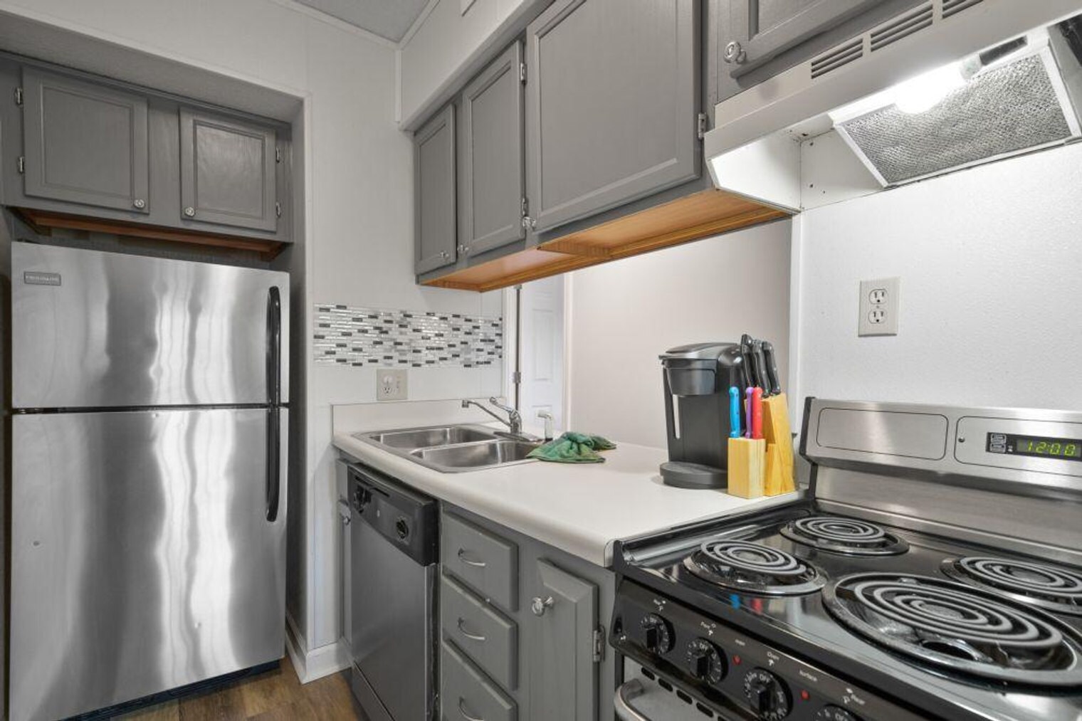 Building Photo - 1260 Ski View Dr