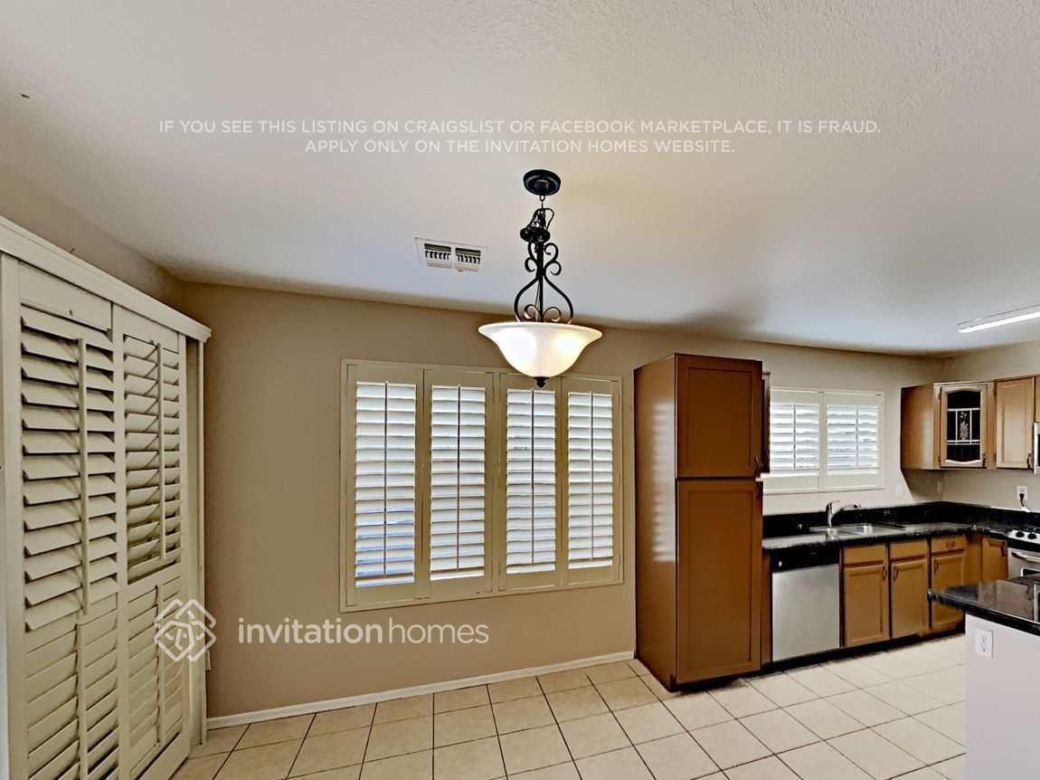 Building Photo - 6062 S Bell Pl