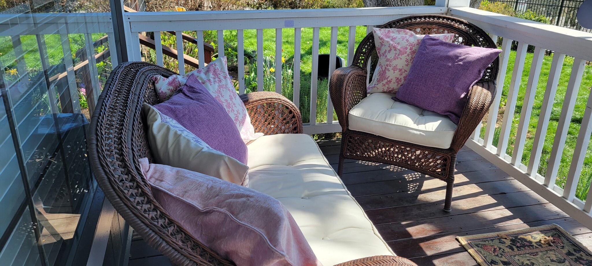 Building Photo - 1055 NE Grandview Dr