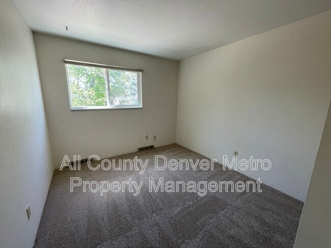 Building Photo - 6534 Zinnia St