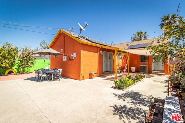 Building Photo - 6445 Tujunga Ave