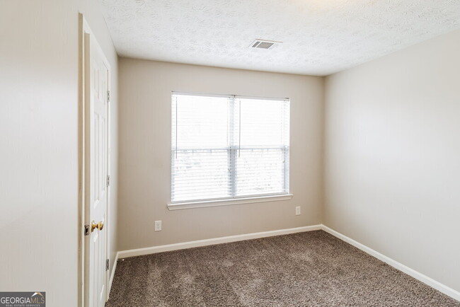Building Photo - 3819 Bay Cove Tr SE