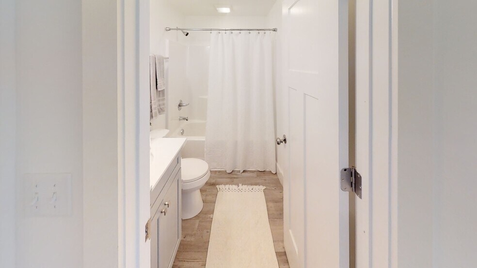 Building Photo - 272 Halo Dr