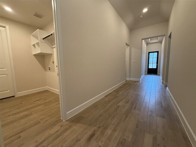 Building Photo - 42615 Mystery Ln