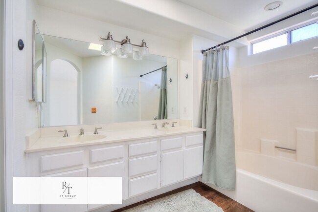 Building Photo - Beautiful 3 Bed / 2.5 Bath Home in the Corona-Norco Unified School District