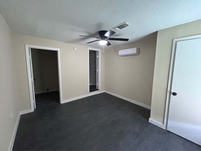 Building Photo - 7918 Woodlyn Rd