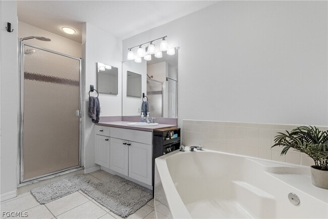 Building Photo - 2846 SW 25th Pl