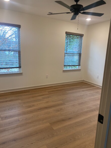 Building Photo - 313 W Broad St