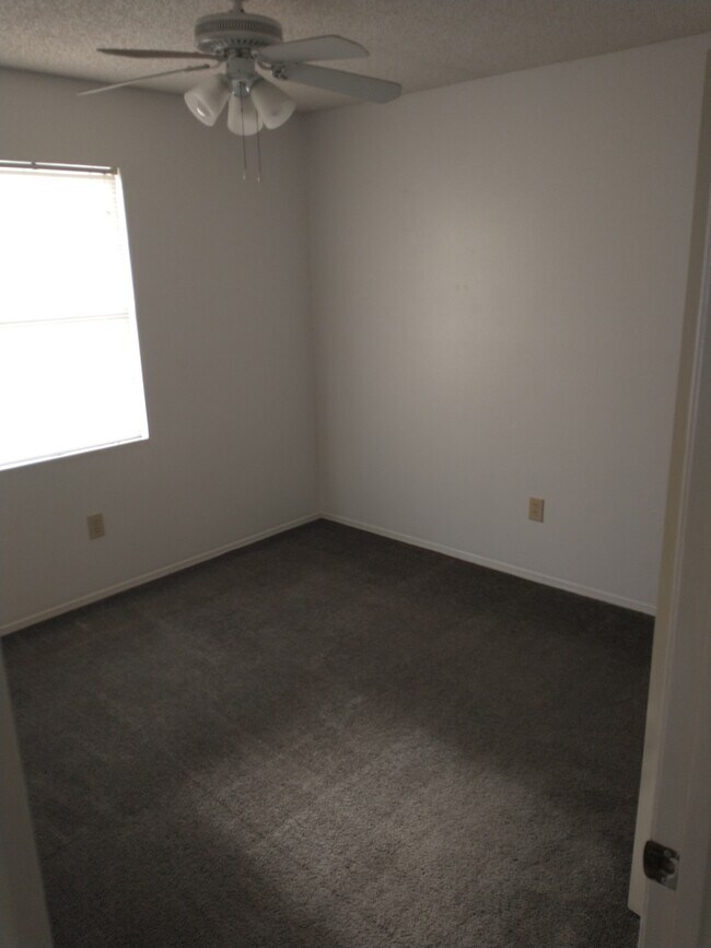 Building Photo - 1274 Schumann Dr