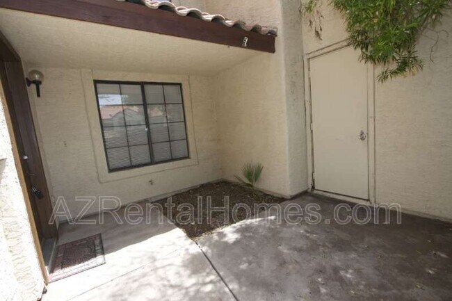 Building Photo - 925 N College Ave