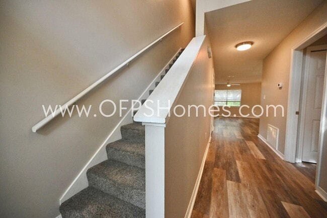 Building Photo - 214 Tooke St