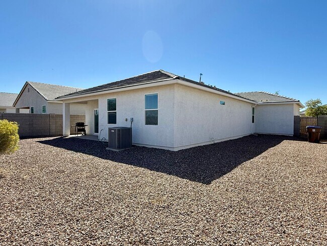 Building Photo - Large Newer-Built 4 Bedroom 2 Bathroom 3 Car Garage Home in Coolidge!