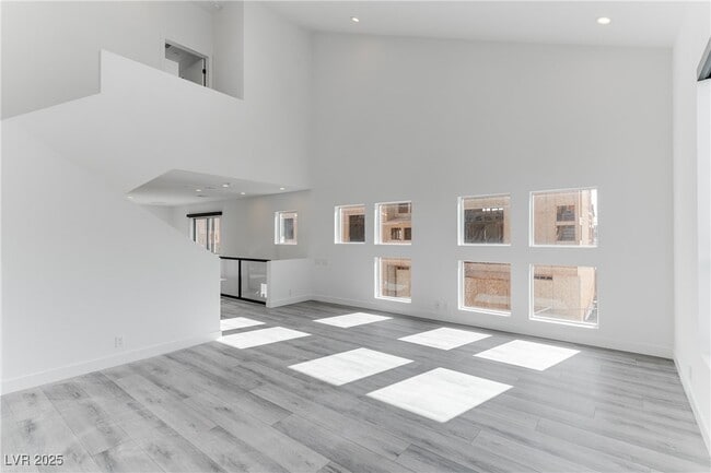 Building Photo - 254 Tower St