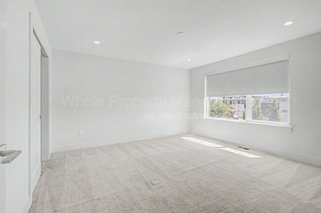 Building Photo - 2708 W 25th Ave