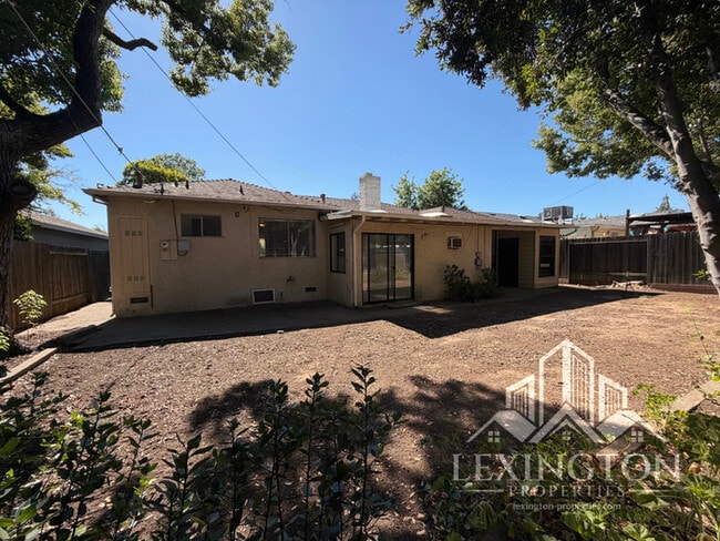 Building Photo - Beautifully Updated, Single-story, 3BD/1.5BA, Home near Tahoe Park!