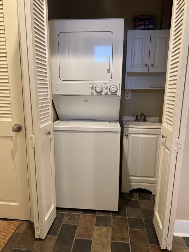 Building Photo - Private Orcas Island home with scenic views and tranquil outdoor space