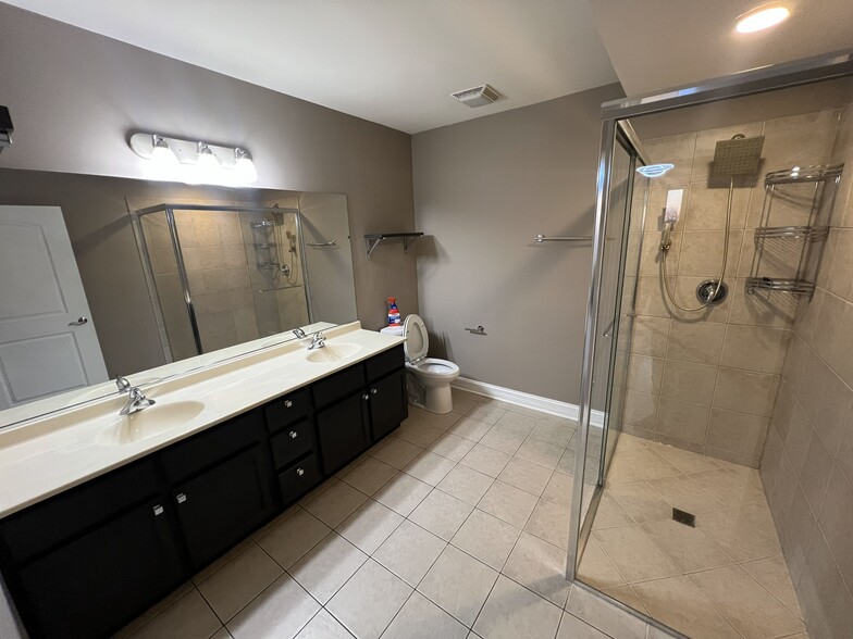 Building Photo - 3630 N Harlem Ave