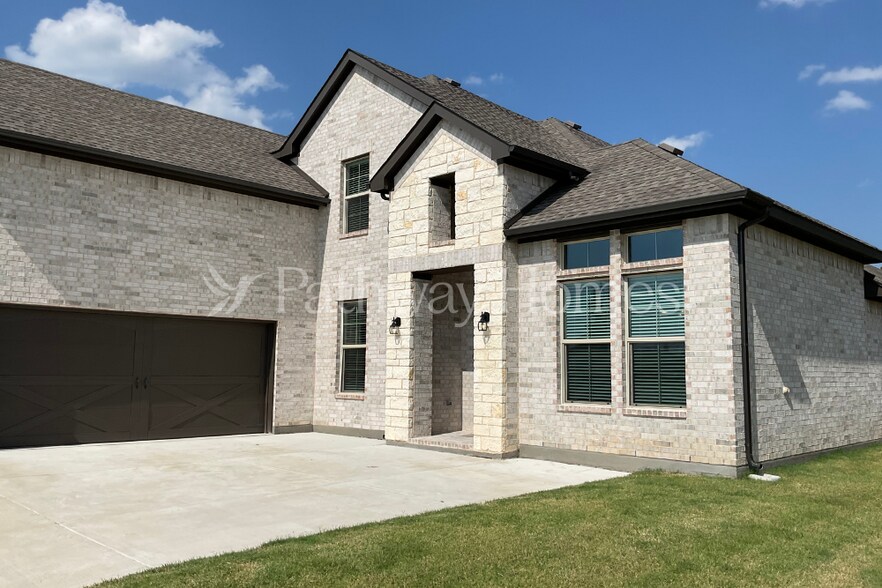 Building Photo - 1002 Stillmeade Dr