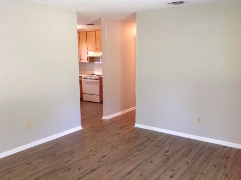 Building Photo - 2065 Marion Dr S