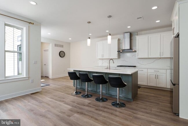 Building Photo - 3 E Hartwick Dr