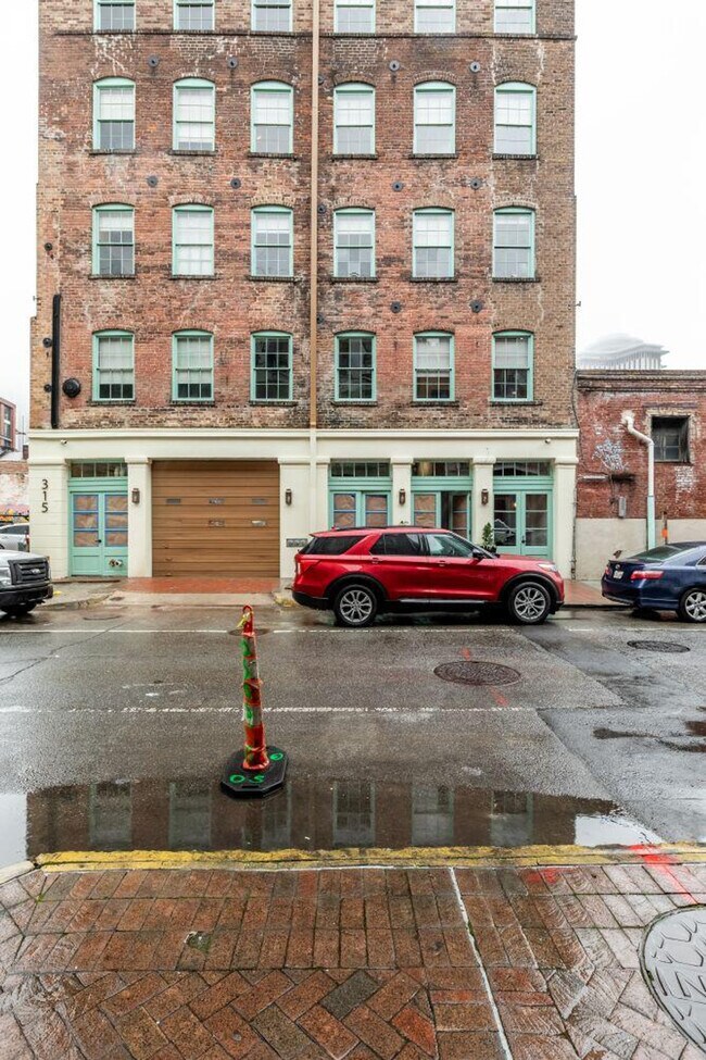 Building Photo - 315 Girod St