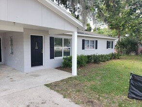 Building Photo - 3 bed, 1.5 bath corner lot