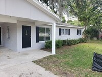 Building Photo - 3 bed, 1.5 bath corner lot