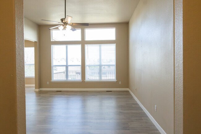 Building Photo - 8179 Meadowcrest Dr