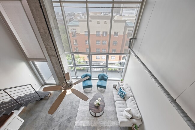 Building Photo - 2000 Bagby St