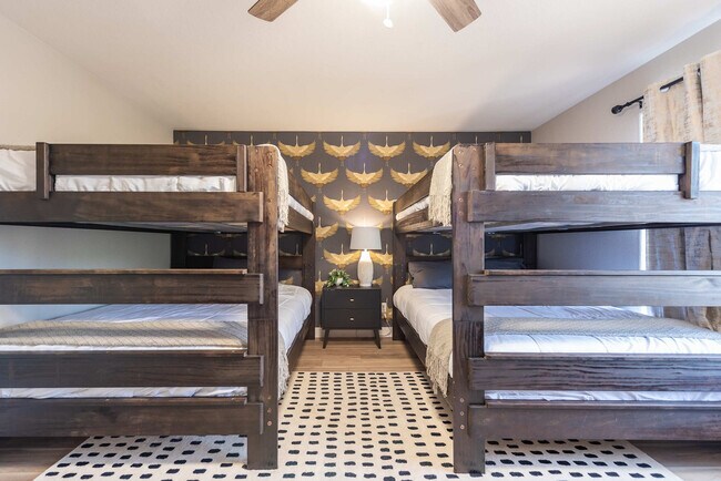 Building Photo - 5924 E Woodridge Dr