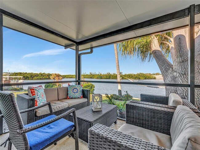 Building Photo - 10432 Sandpiper Rd W