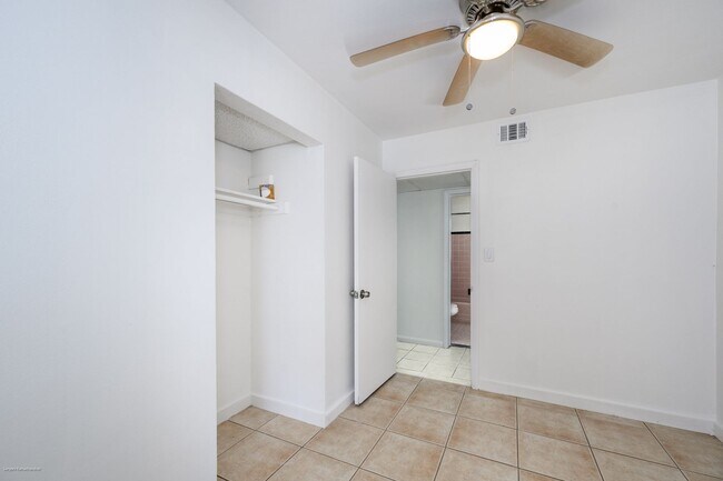 Building Photo - 510 Sharon Cir