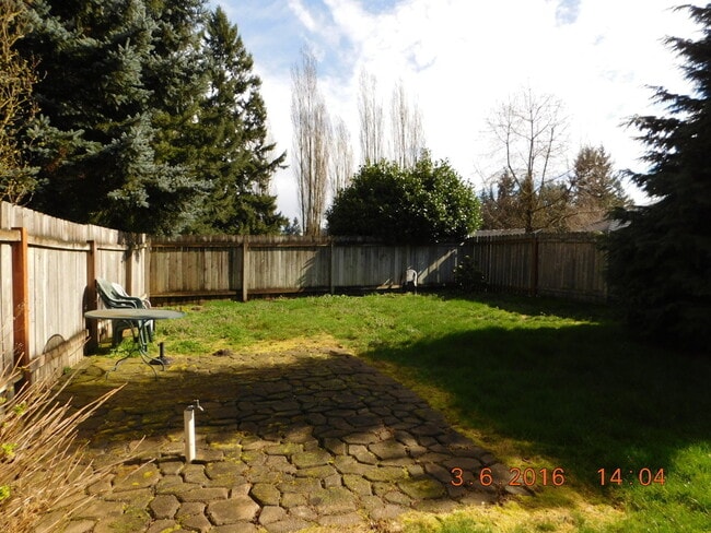 Building Photo - Beautifully Custom Updated 3BD/1.5BA Home ~ Gorgeous Kitchen & Master Bedroom!