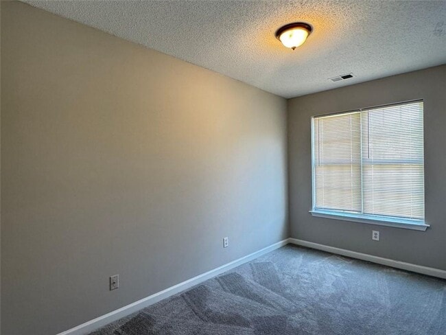 Building Photo - 4044 Robin Cir