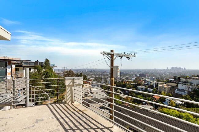 Building Photo - 8435 Franklin Ave