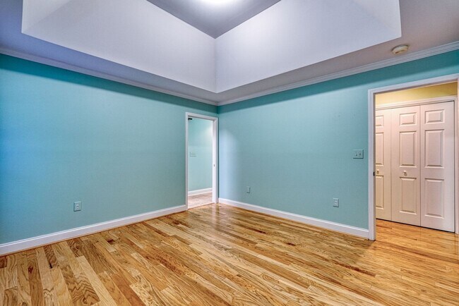 Building Photo - 210 Rivermill Ct