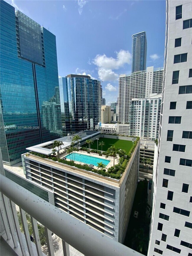 Building Photo - 170 SE 14th St