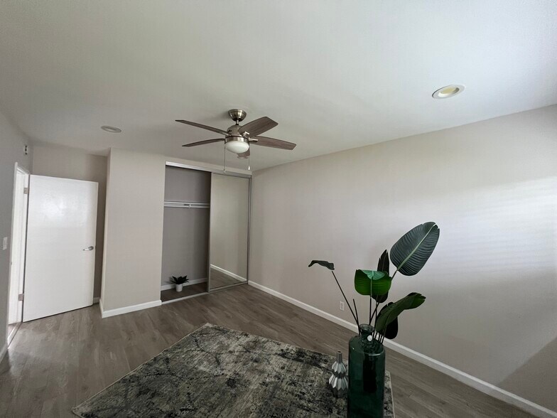 Building Photo - 15430 Freeman Ave