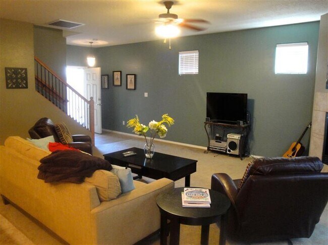 Building Photo - 12504 Woodland Ave NE