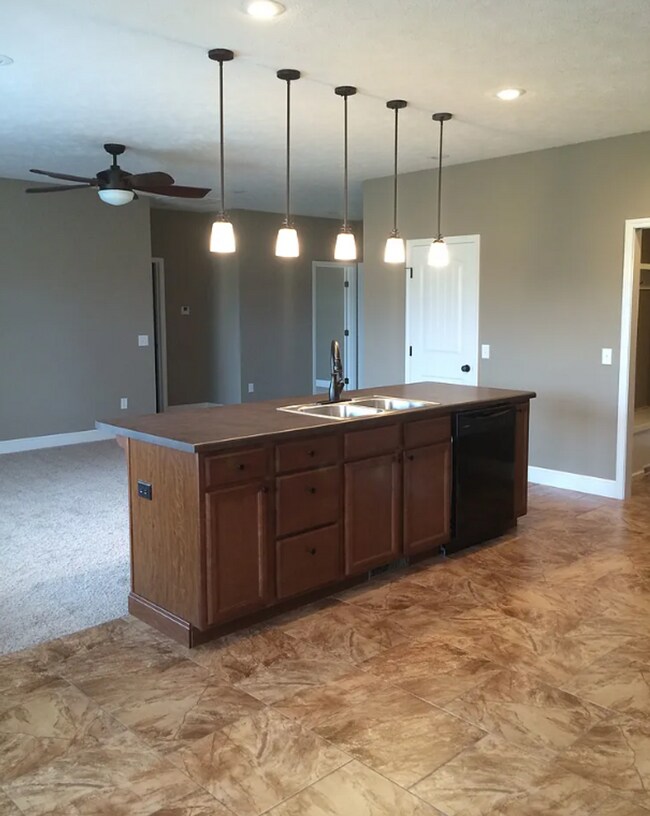 Building Photo - Fully Fenced 4 Bedroom Home - Pearson Park/Strafford MO $500 Move In Credit