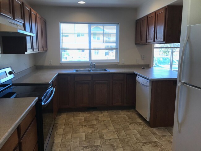 Primary Photo - 3 Bed, 2 Bath Condo